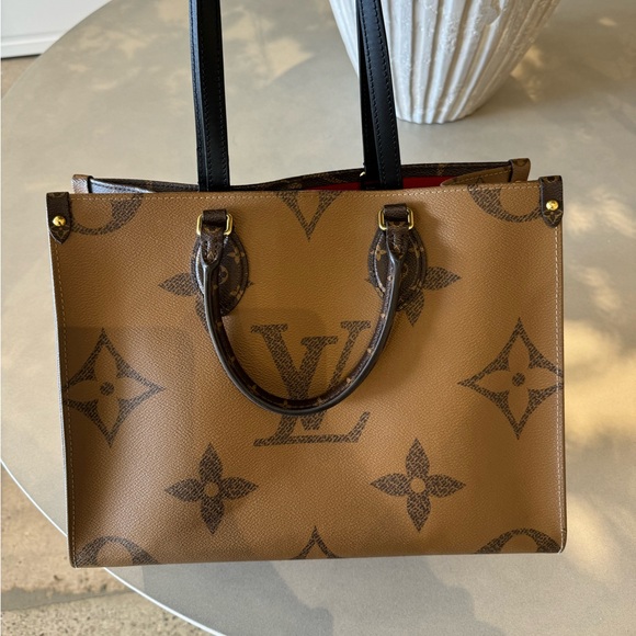 Louis Vuitton Monogram Reverse Giant OnTheGo MM - Picture 2 of 8